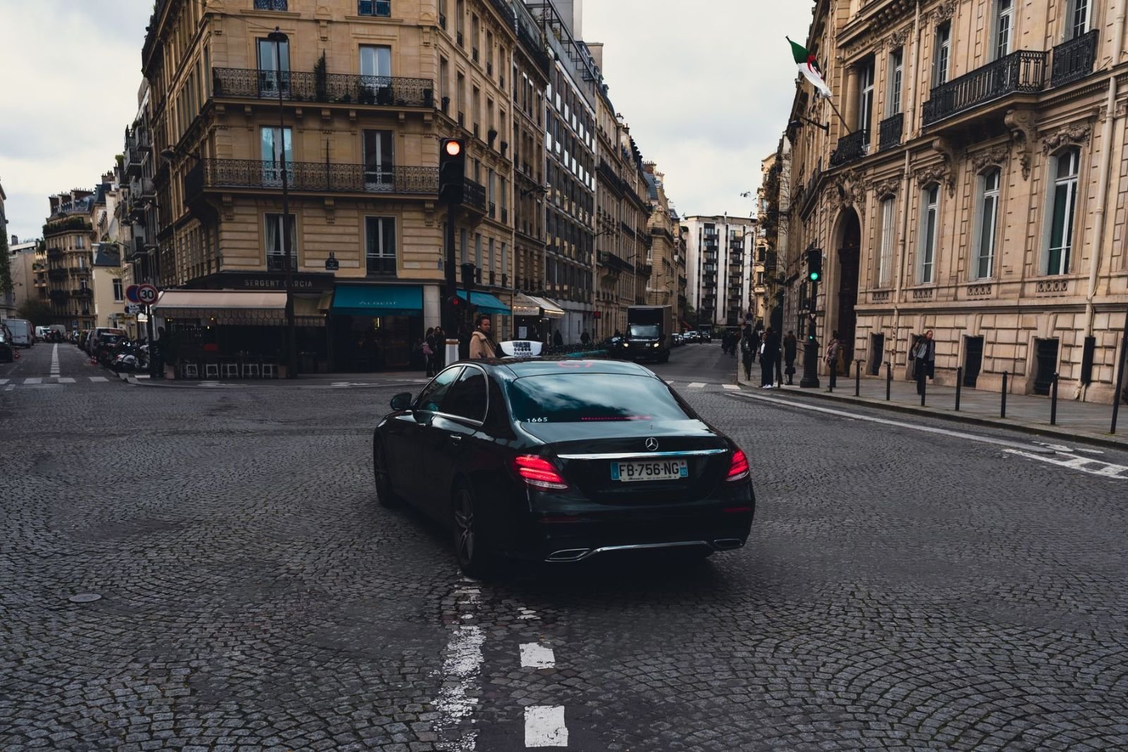 Berline noire pour un trajet longue distance depuis Brest