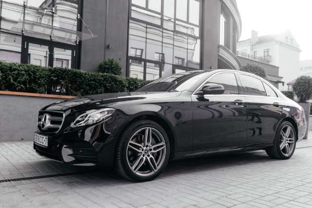 Berline premium avec chauffeur privé
