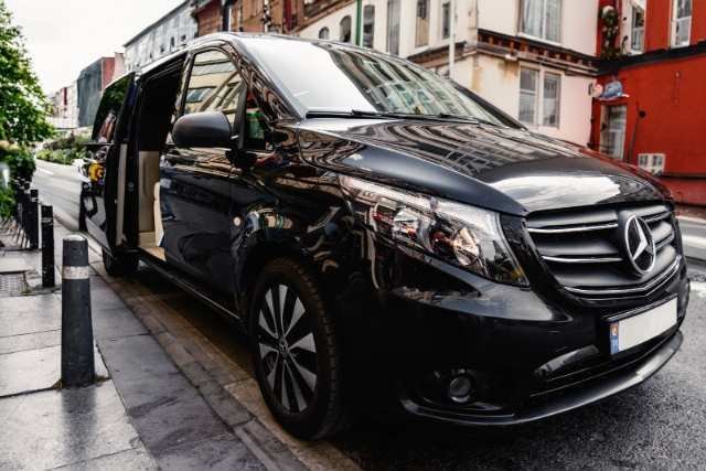 Van Mercedes Classe V avec chauffeur privé en Bretagne