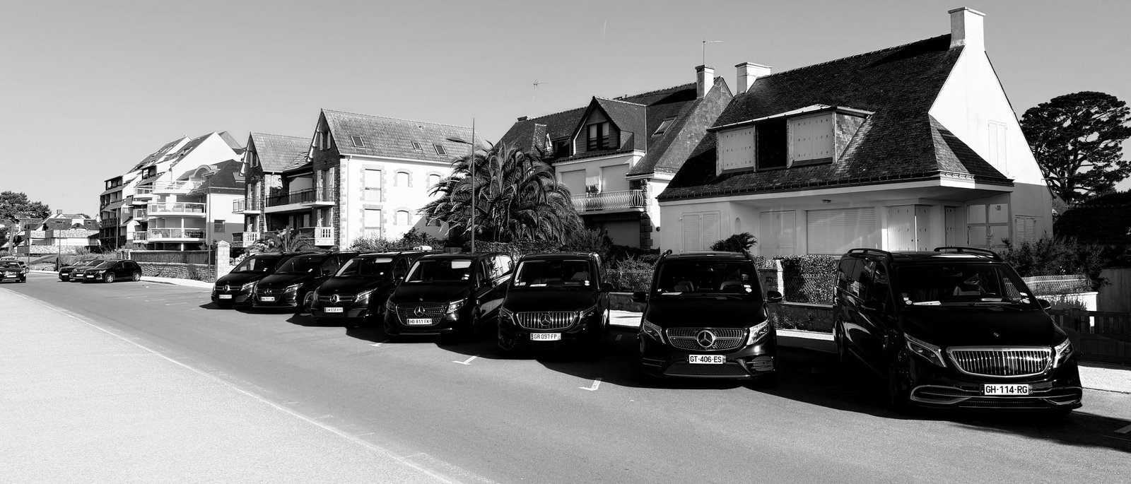 Mercedes vans with private chauffeur available by the hour or by the day in Brittany